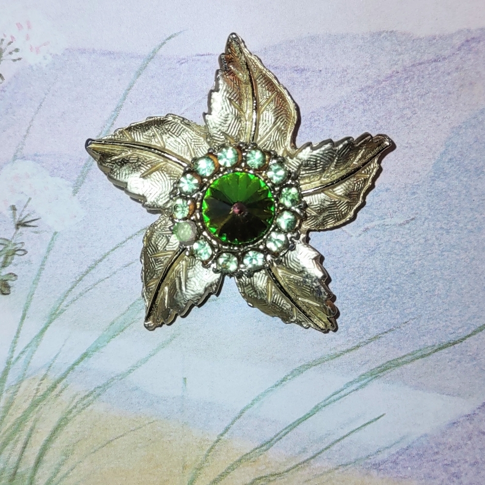 Gold Leaf 5-points Textured Vintage Brooch